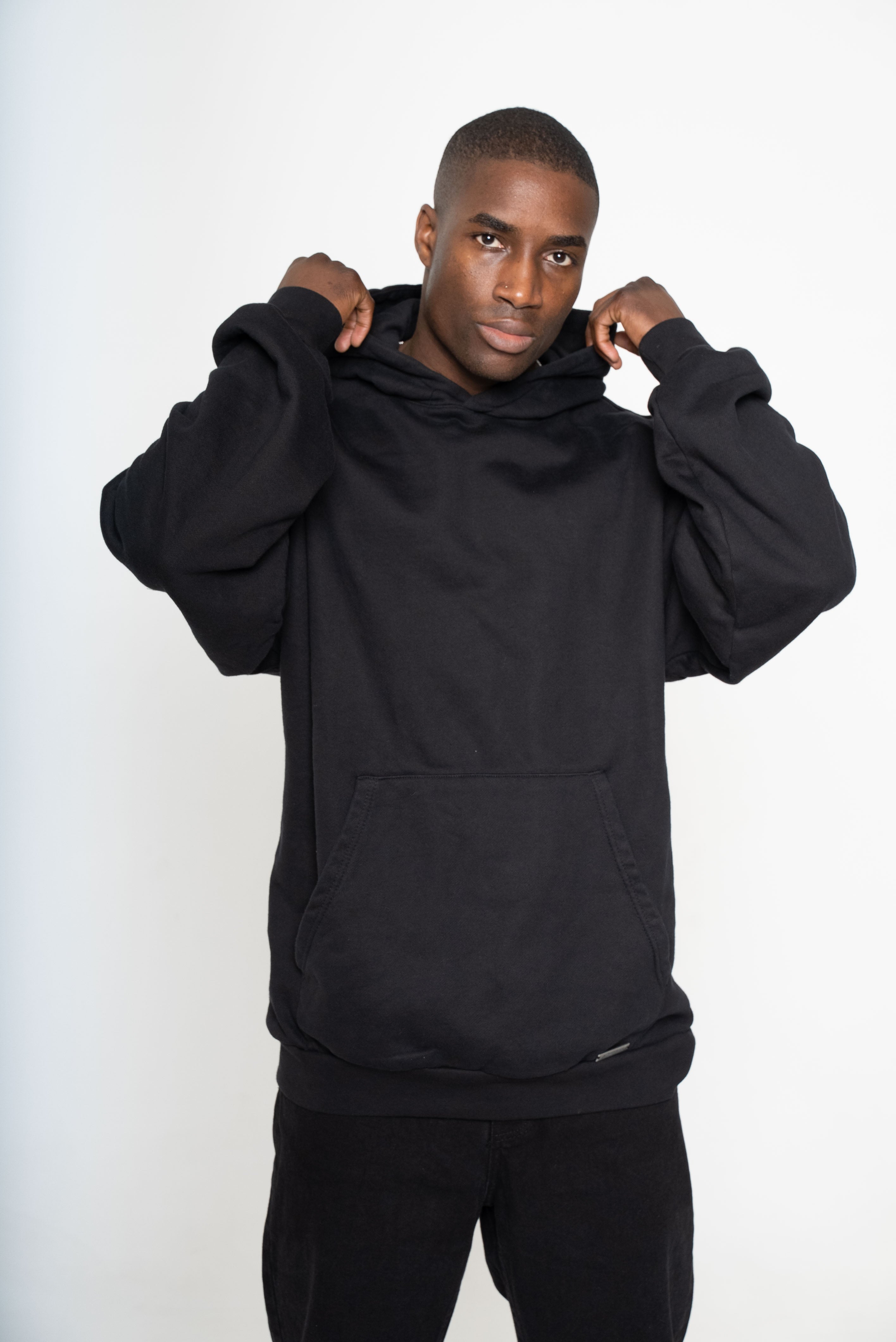 HEAVY BLACK HOODIE