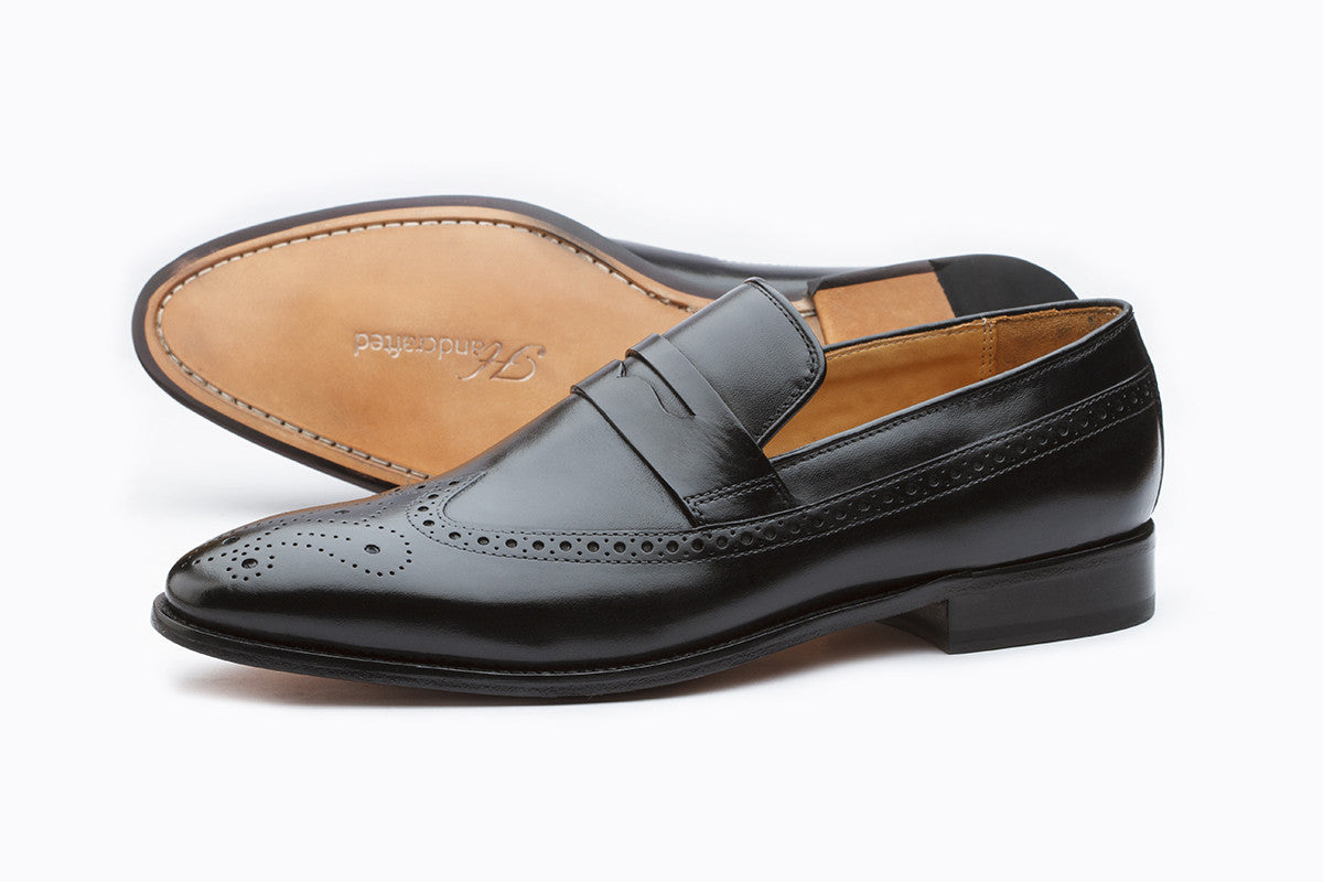 LONGWING SADDLE LOAFER WITH MEDALLION- BLACK