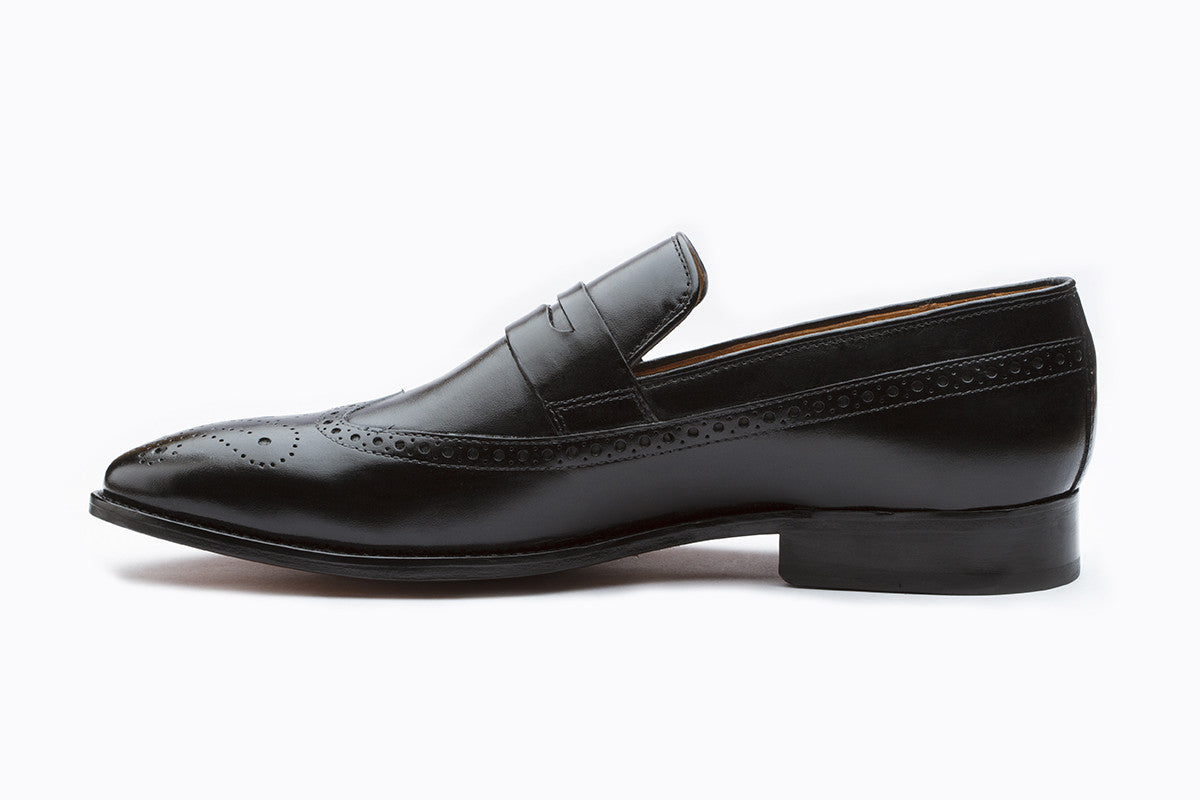 LONGWING SADDLE LOAFER WITH MEDALLION- BLACK