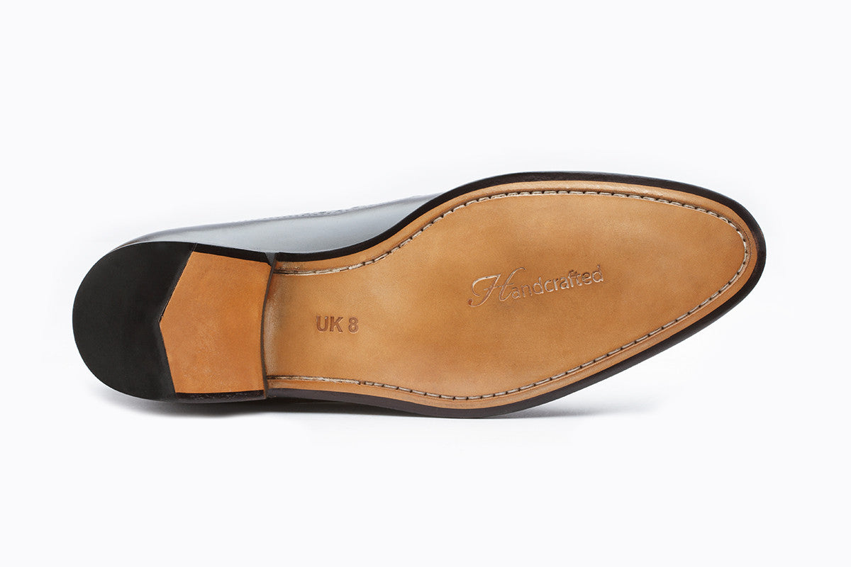 LONGWING SADDLE LOAFER WITH MEDALLION- BLACK