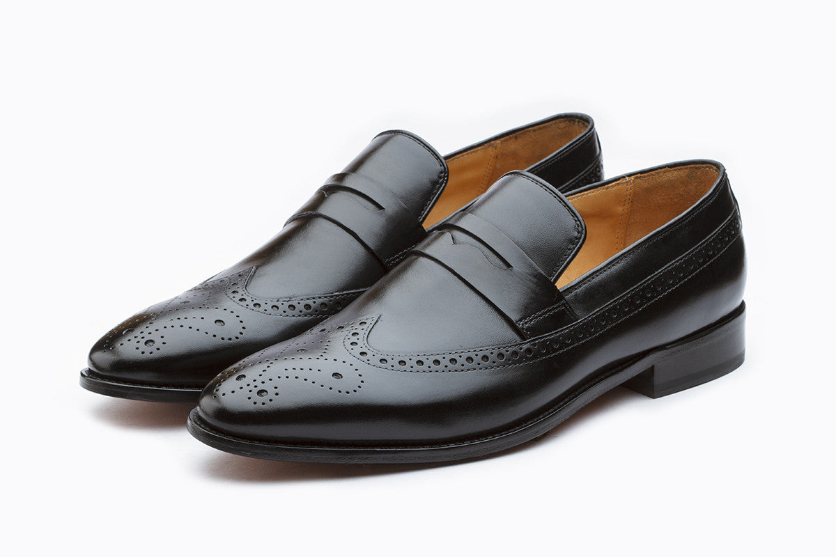 LONGWING SADDLE LOAFER WITH MEDALLION- BLACK